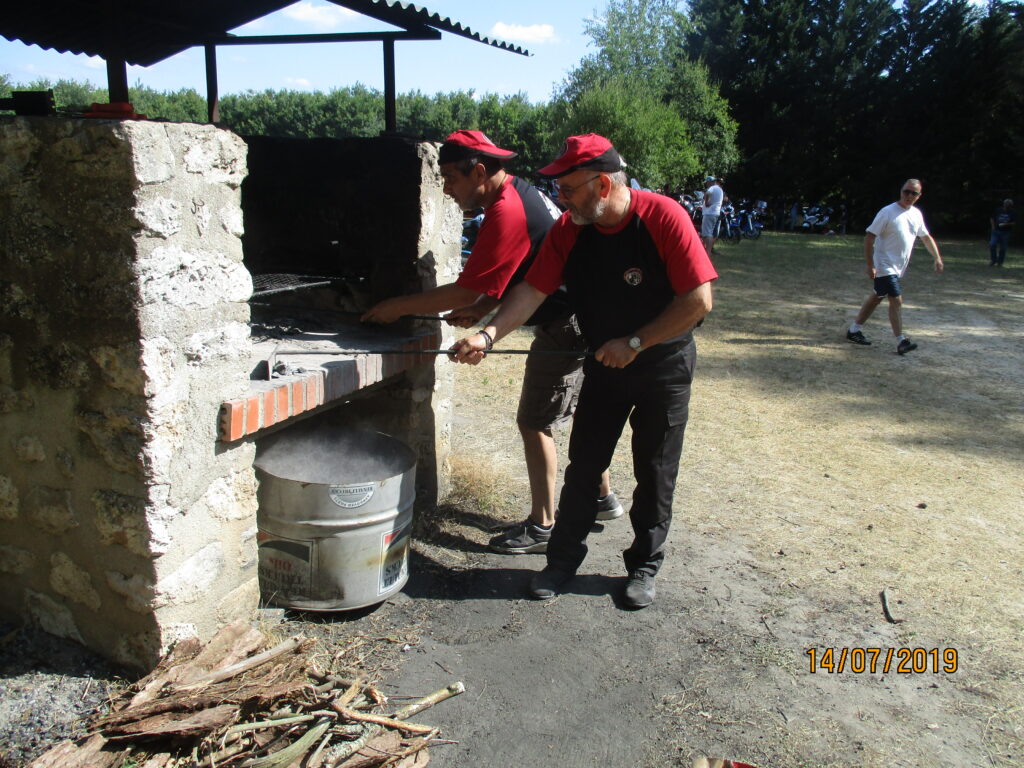 Barbecue du 14 juillet avec le Club moto de Chartres Les Tailleurs de Brume