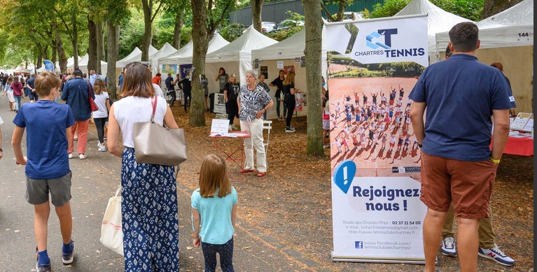 Activités du club moto. Participation au salon des associations de Chartres.